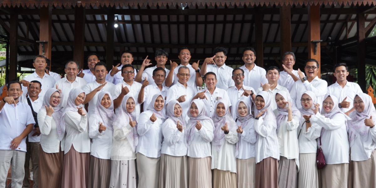 Sajian makanan dan gubukan